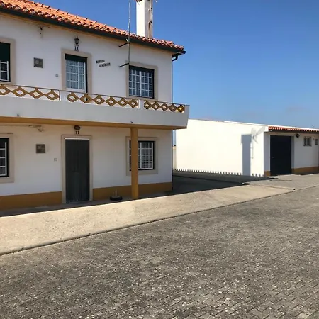 Tilli'n'joe's House Апартаменты Атогиа-да-Балейя