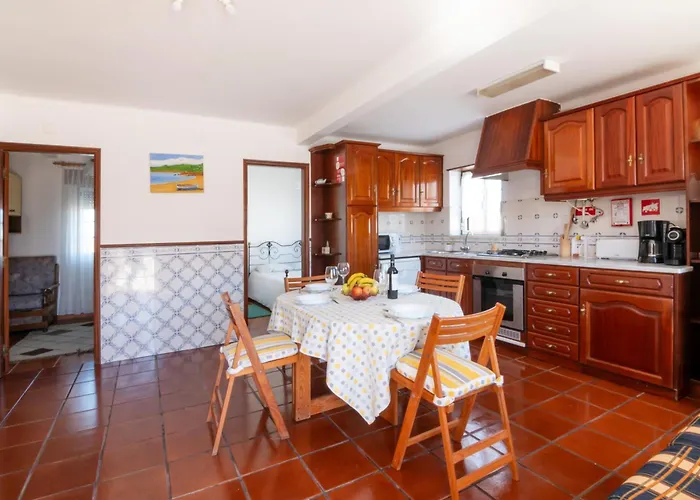 Tilli'n'joe's House *